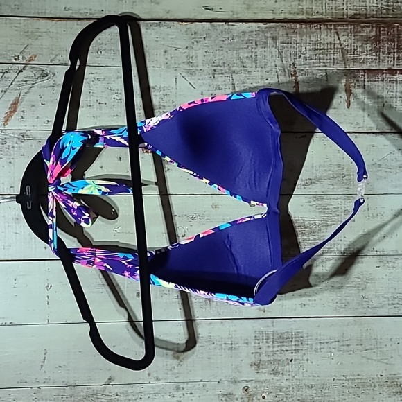 Christin Michael's two piece swimsuit - Picture 11 of 13